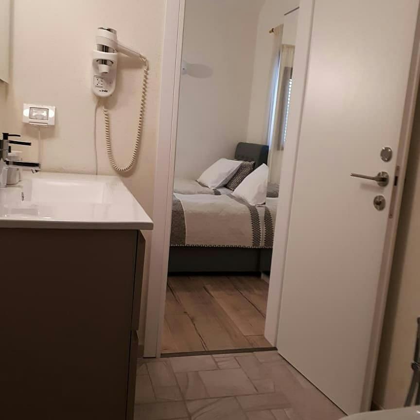 Etty'S House Hotel Petach Tikva ภายนอก รูปภาพ